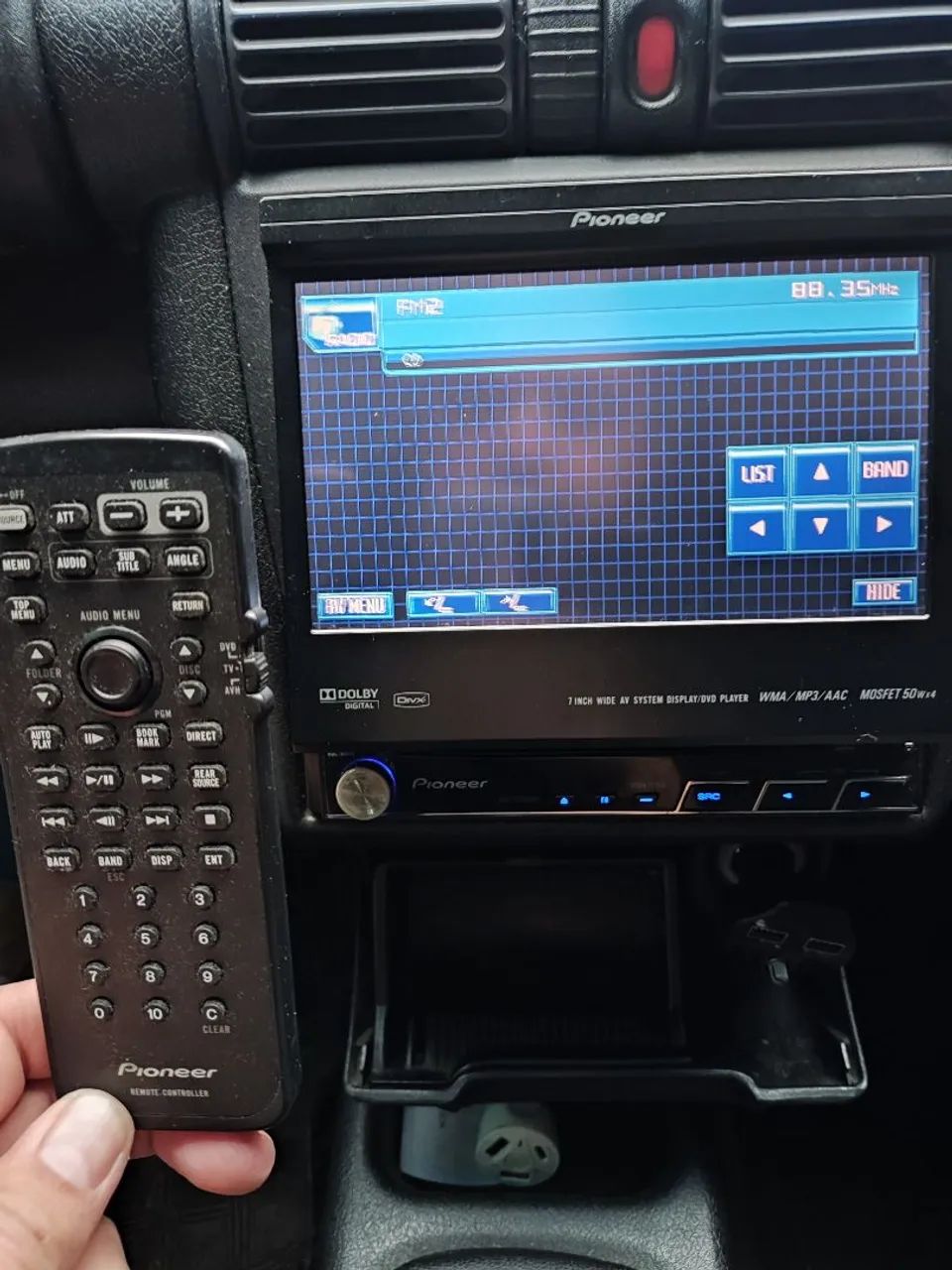 DVD retrátil Pioneer (sem bluetooth).