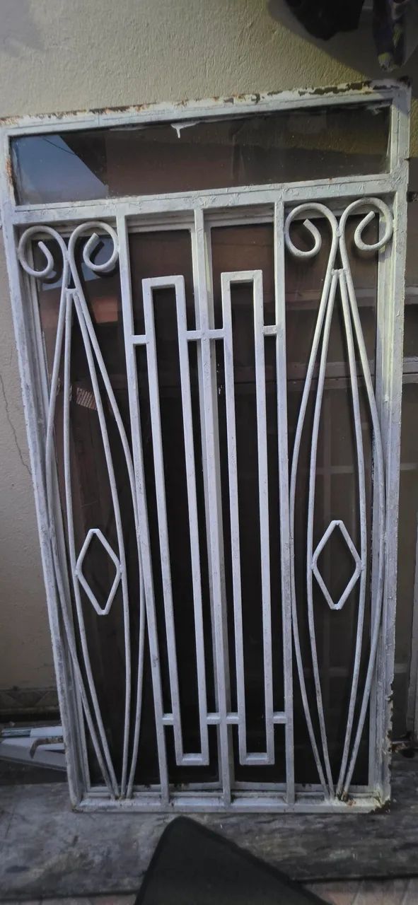 Janelas de vidro com grade 