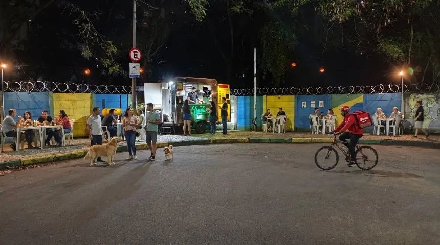 FOOD TRUCK - Operação Funcionando (com clientes) - Foto 2