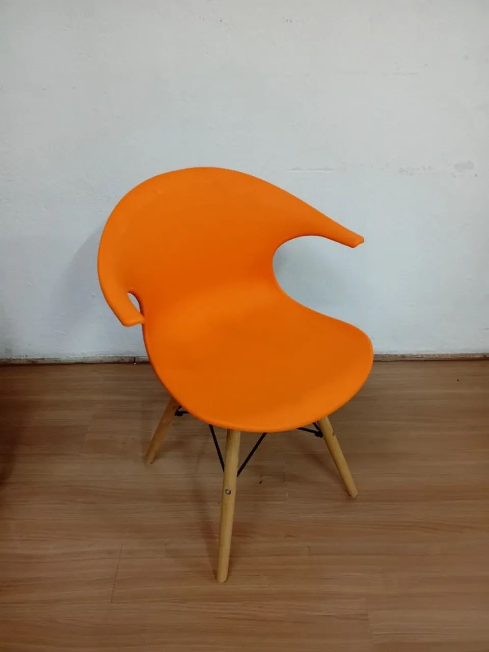 Cadeira Charles Eames New Wood Design Laranja