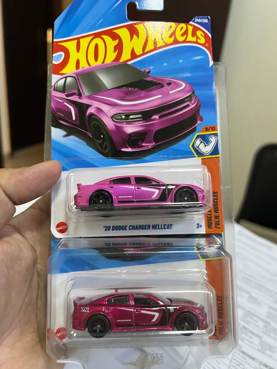 Dupla Main Line + STH Hot Wheels Dodge Charger Hellcat - Hobbies e