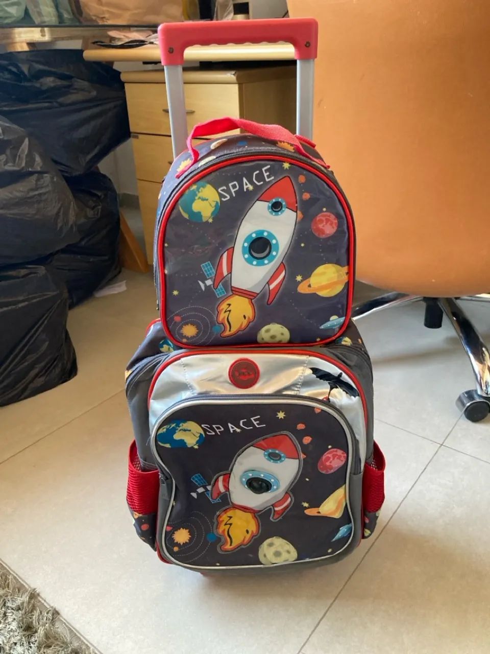 Mochila infantil tema espacial ? 
