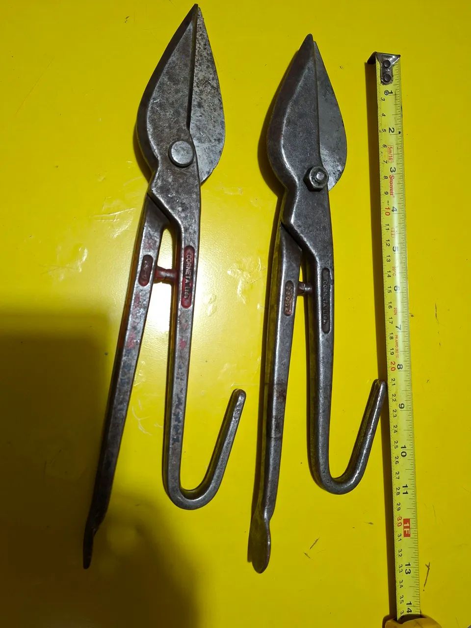 Tesoura antiga corneta 