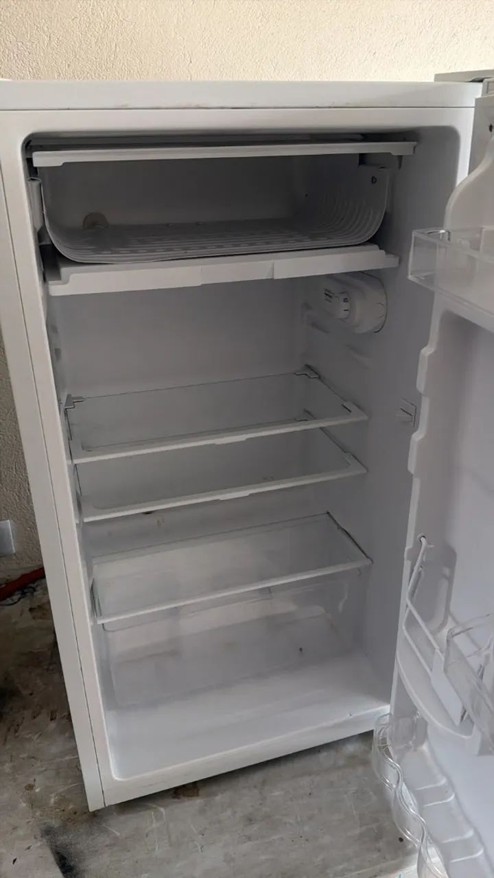Frigobar Electrolux 90L Branco Efficient EM90 110V (Semi-novo) - Espaço Cold Zone - Foto 2