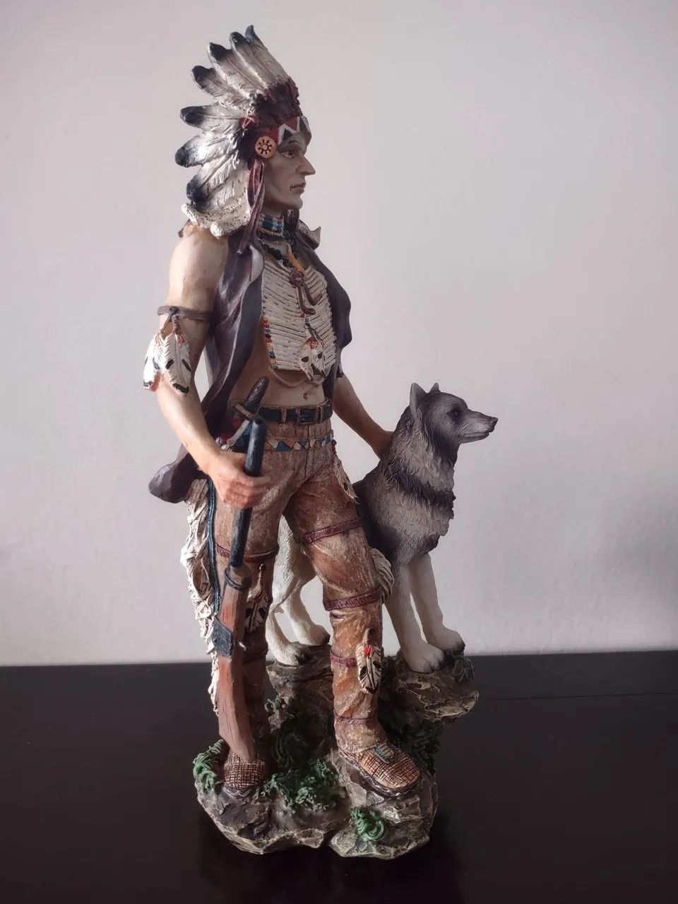 Estátua de Índio guerreiro Apache com lobo - Foto 5