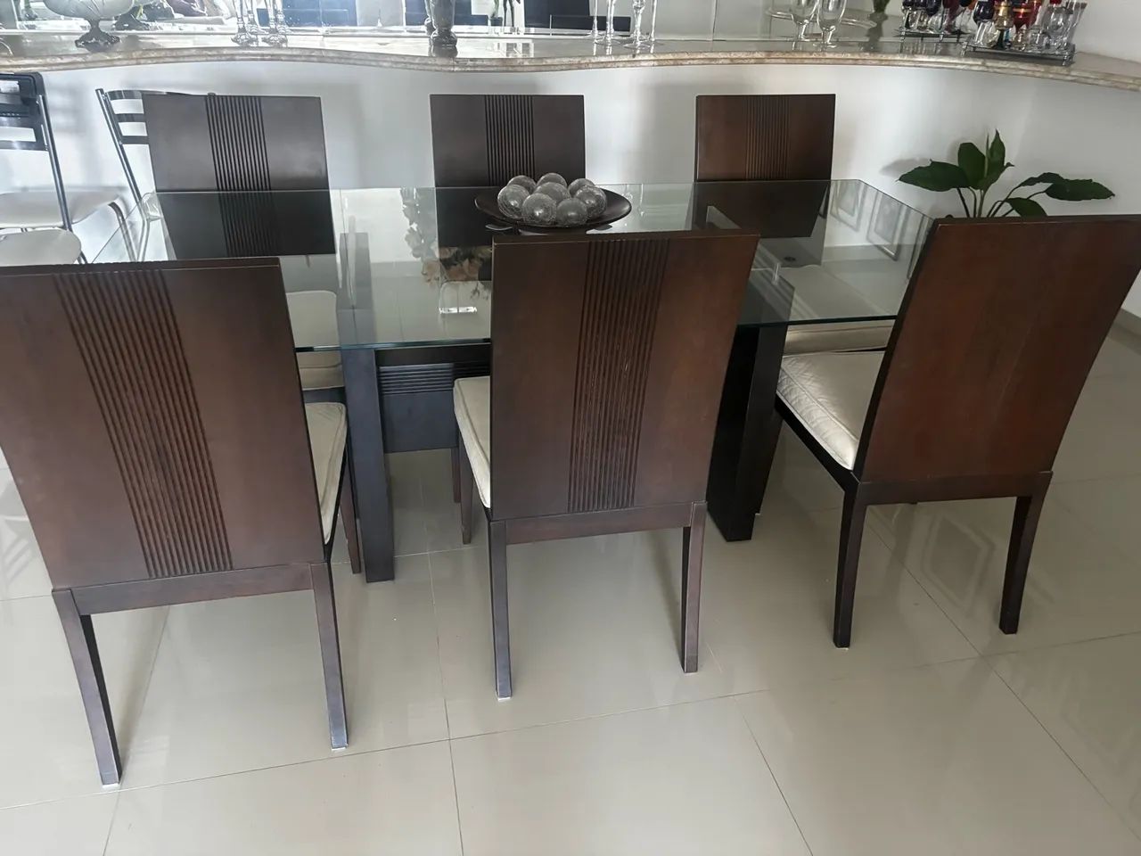 Conjunto sala de jantar seis cadeiras 