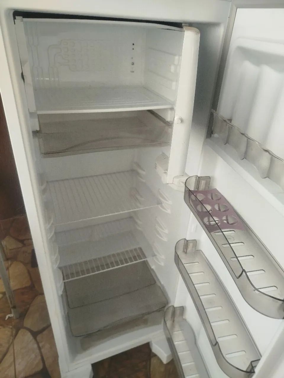 Vendo geladeira super conservada  - Foto 2