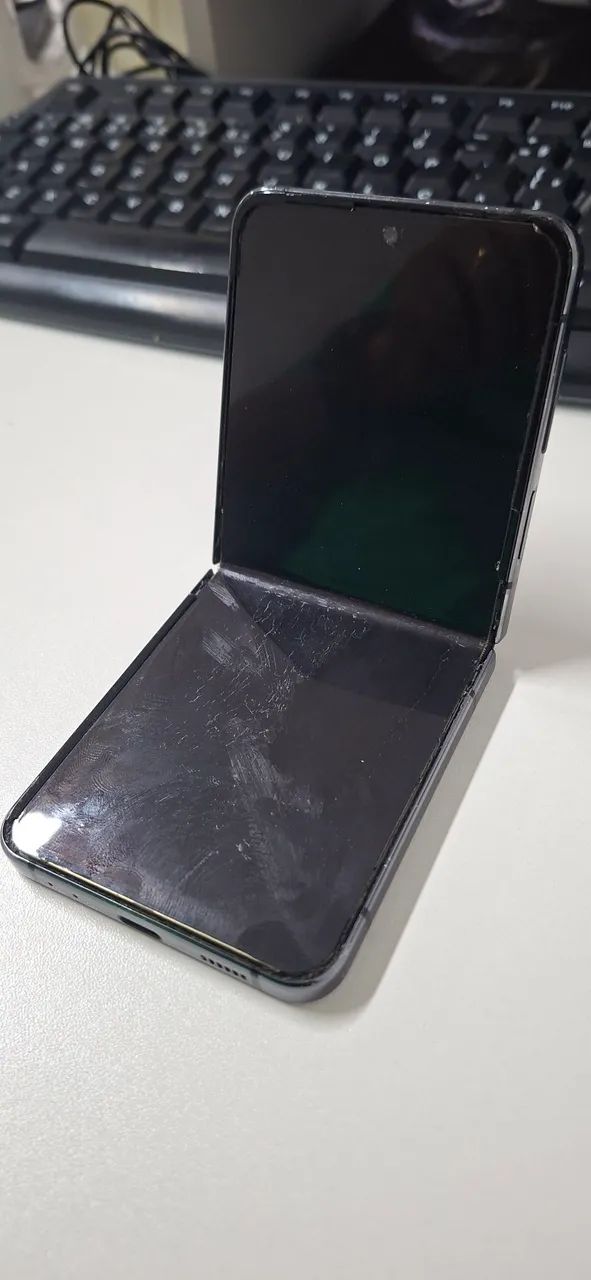 Celular Samsung Z flip 4 8g ram 256g - Foto 2
