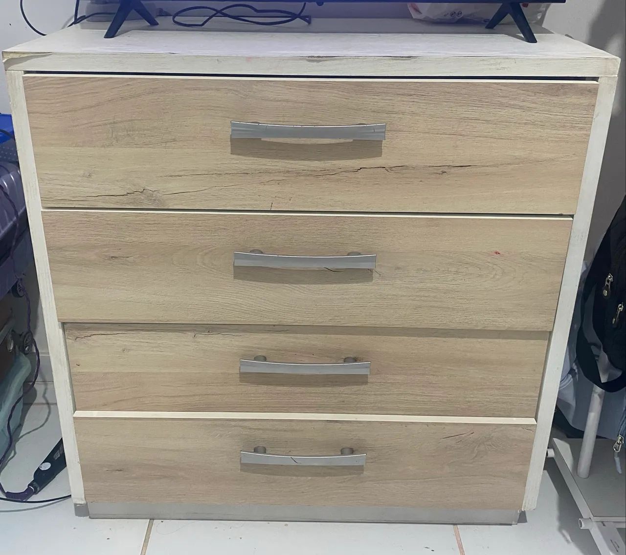CÔMODA 4 GAVETAS