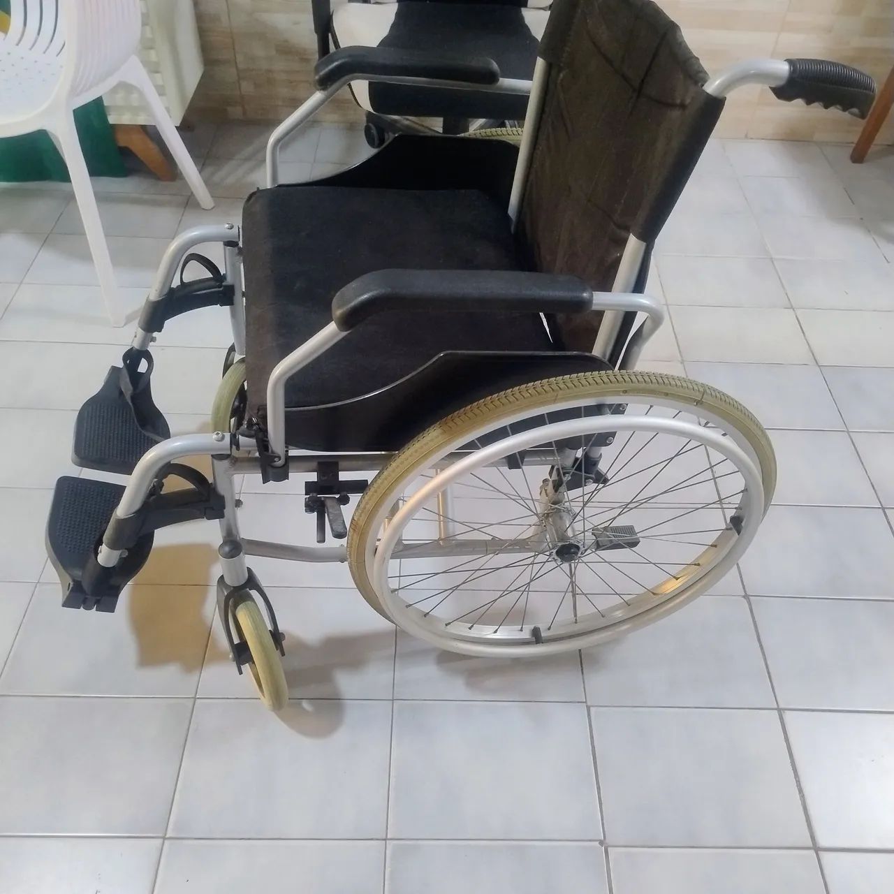 Cadeira de rodas Della med - Foto 2