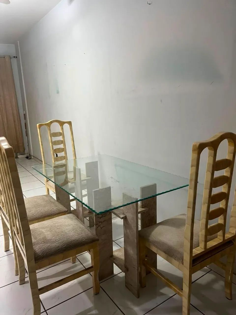 Mesa em vidro de Marmore