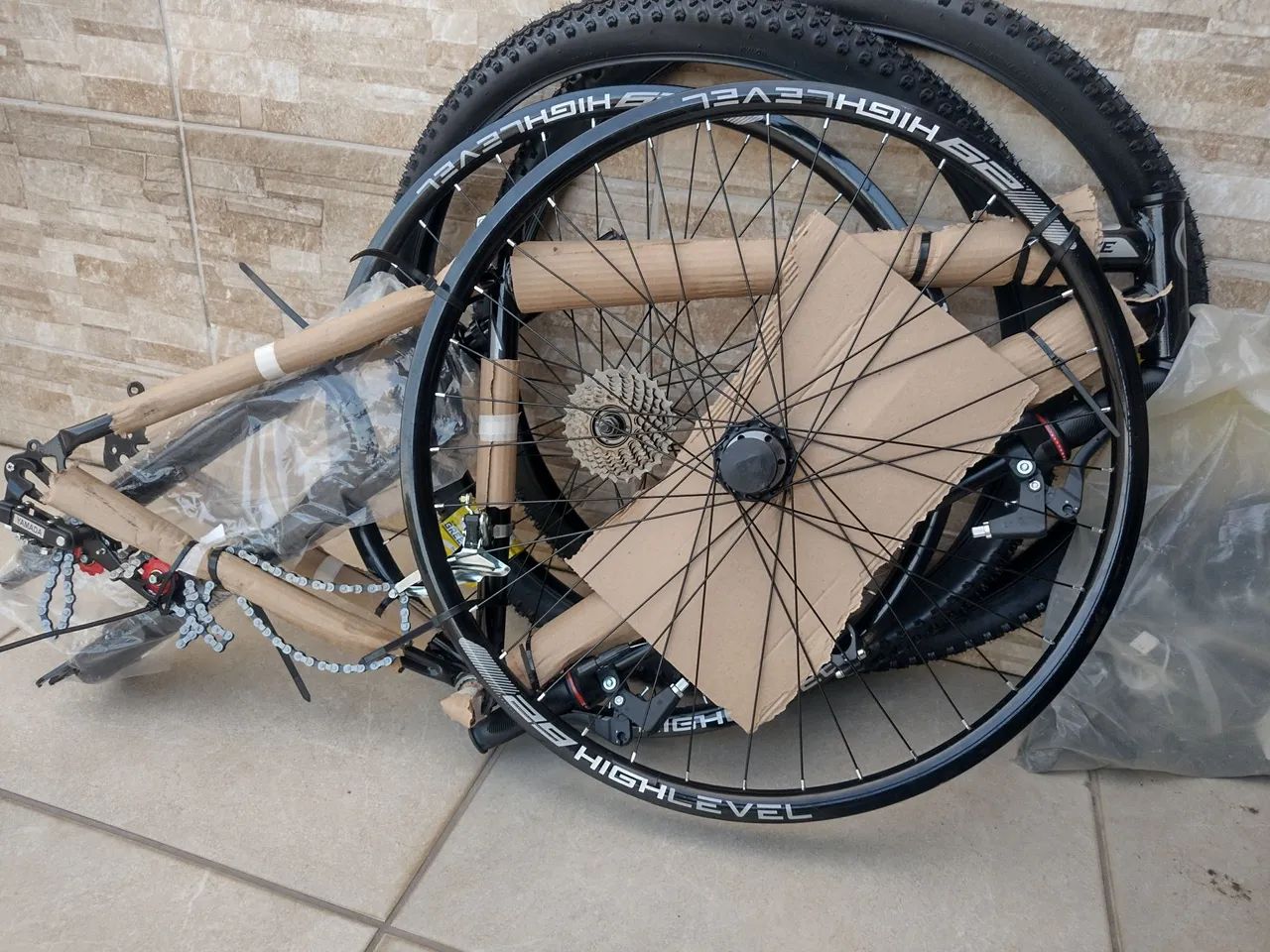 Bicicleta KGT  Aro 29 Freios a Disco Cor Preta e Cinza  - Foto 4