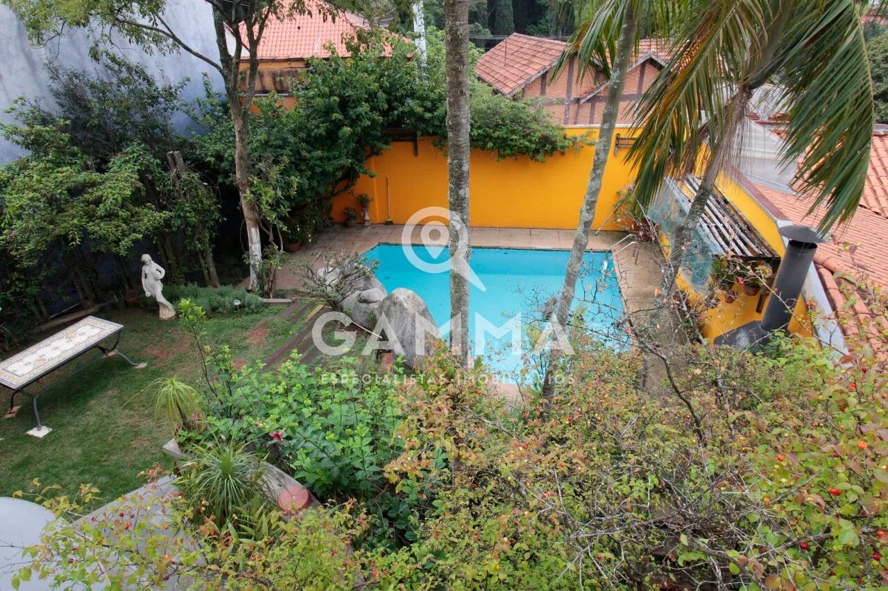 Casa com 4 dormitórios e piscina no Pacaembu em rua tranquila e arborizada. - Foto 2
