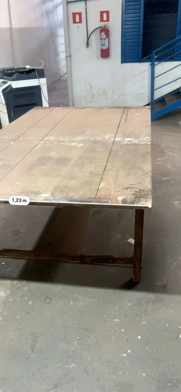 mesa com pés de madeira - Foto 4