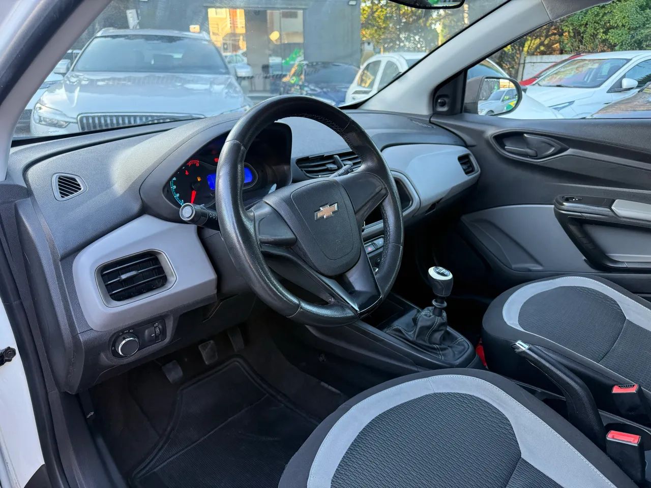 Chevrolet Onix Hatch LT 1.0 8V Flex Power Mec. 4P 2016 - Foto 5