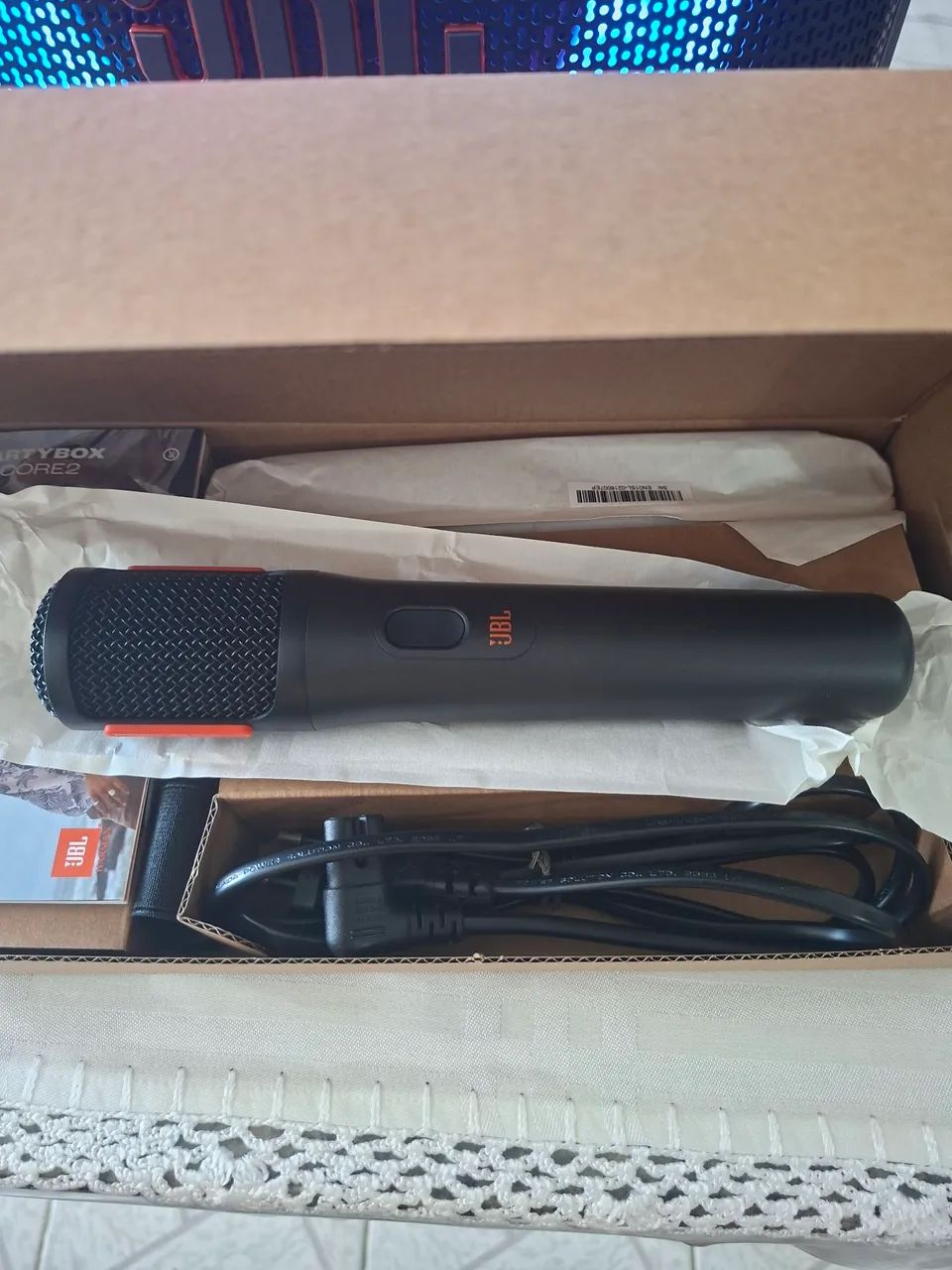 Jbl encore 2 com dois microfone zerinha nunca usada com nota fiscal e garantia  - Foto 3