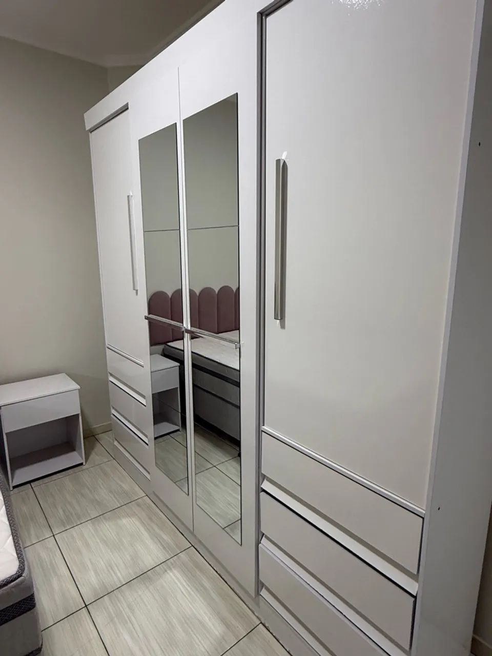 Guarda roupa +criado mudo - Foto 5