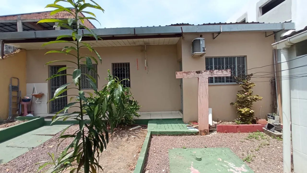 Alugo casa de 2 quartos