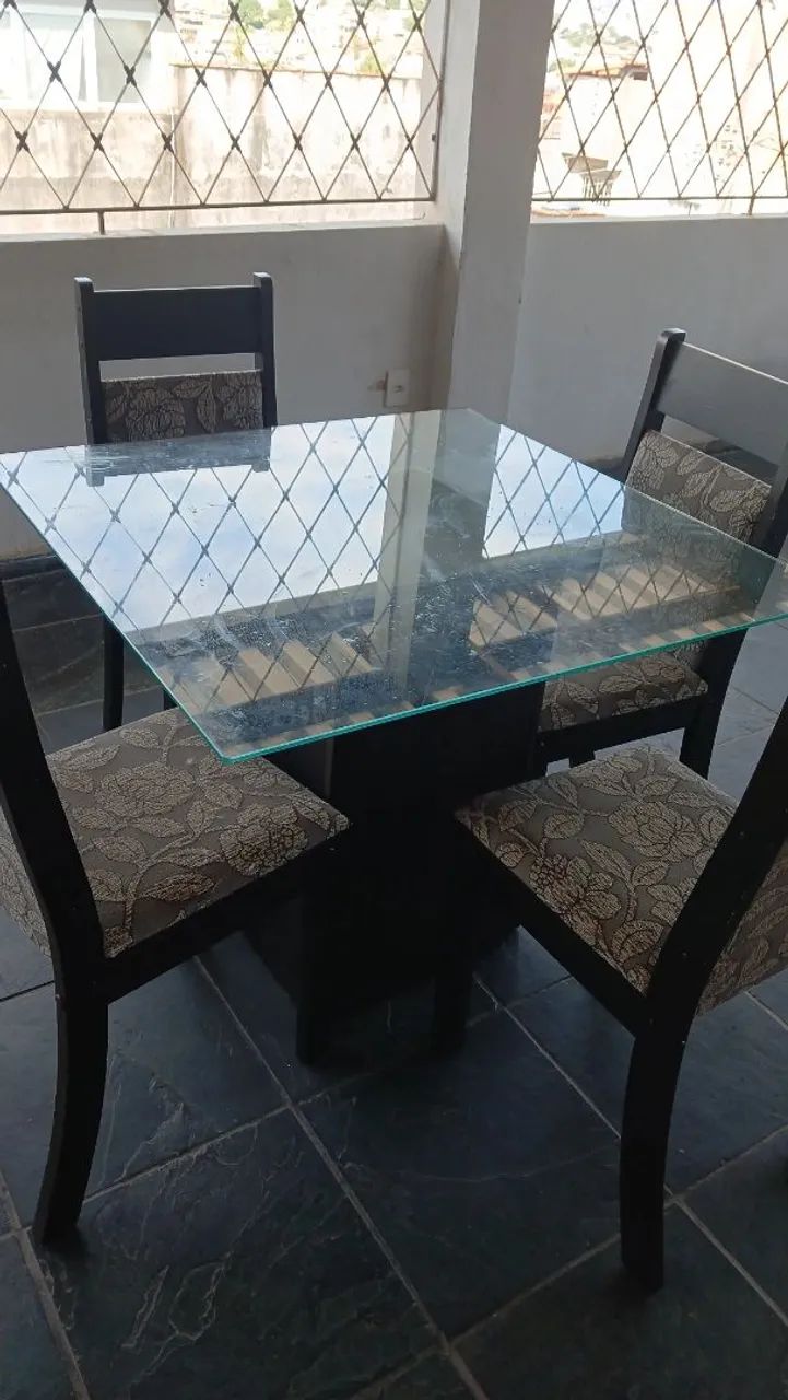 Mesa + 4 cadeiras para sala de jantar/estar - Foto 2