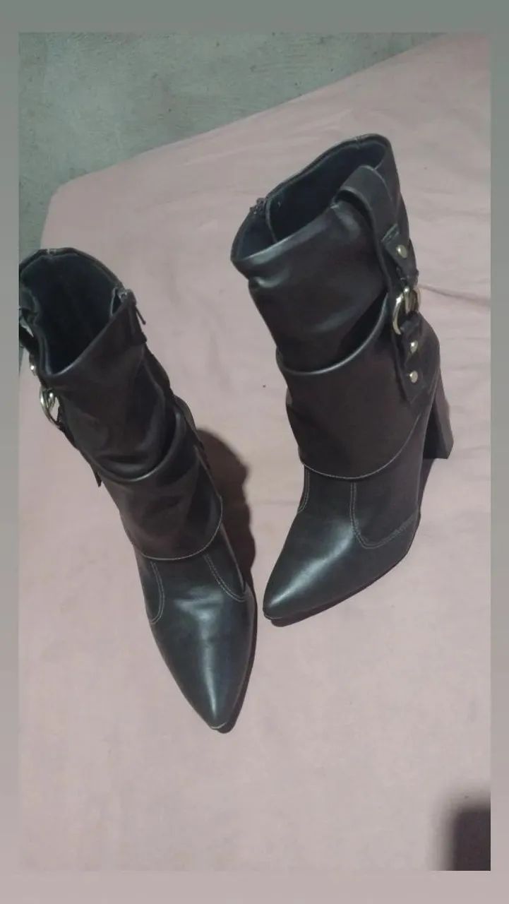 Bota de couro nova 