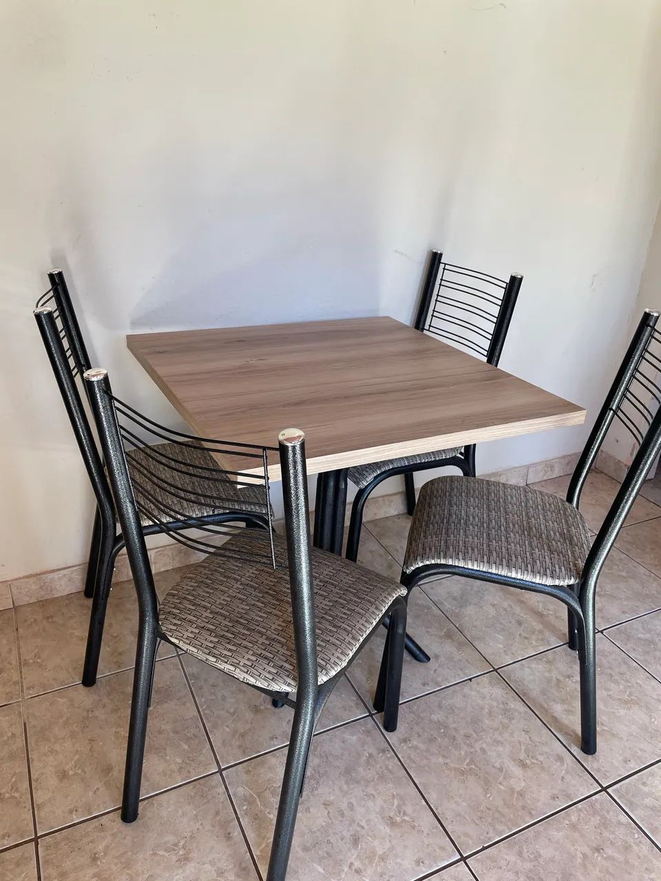 Conjunto Mesa + 4 Cadeiras | Compacto | Seminovo - Foto 2
