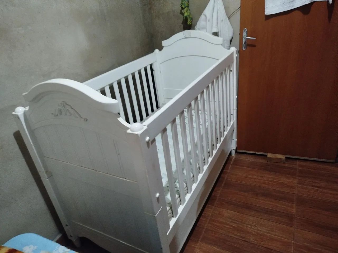 Berço infantil que vira cama