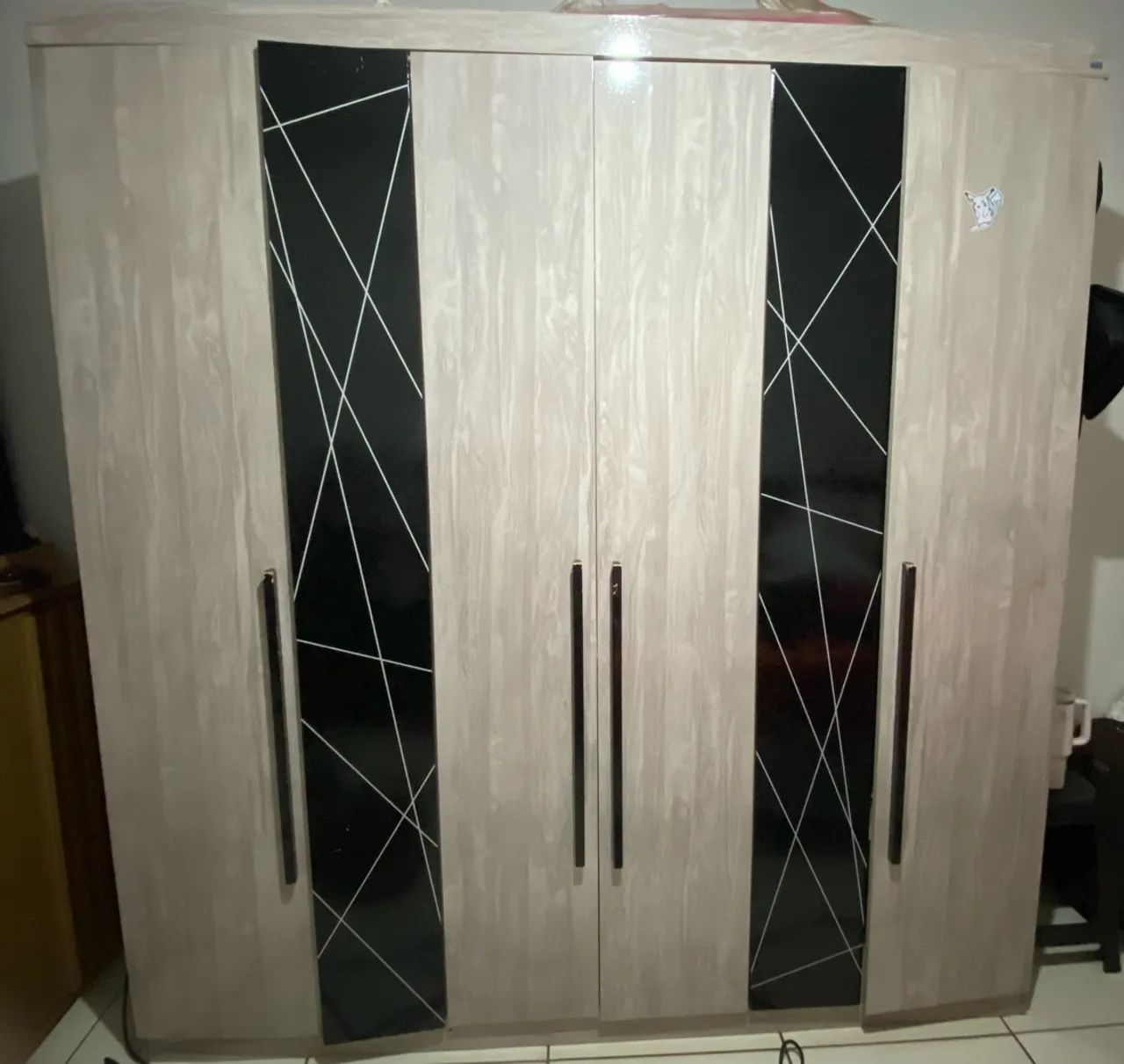 Guarda roupa 6 portas 