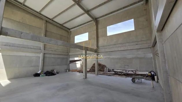 Loja Comercial 300 m² com Pé-Direito Duplo  CentroEm fase de acabamento. - Foto 2