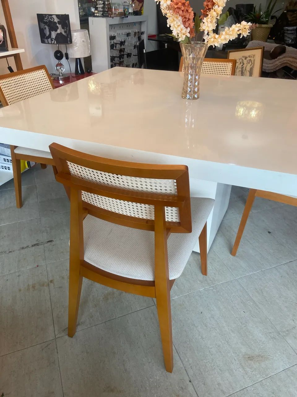 Mesa em laca quadrada /cadeiras vendidas 