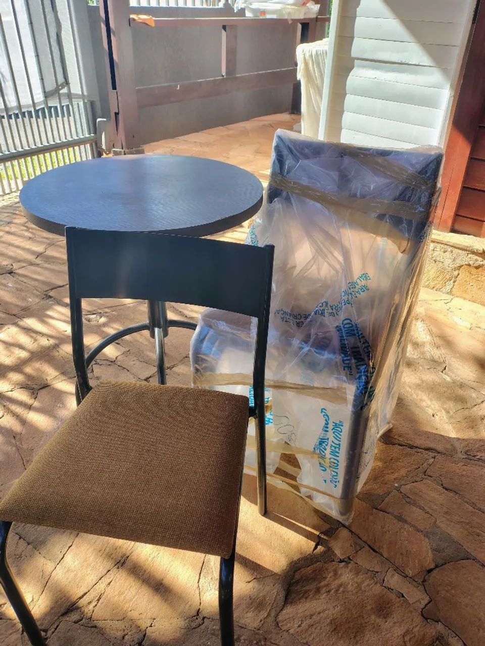 Conjunto de mesa com 04 caderiras - Foto 5