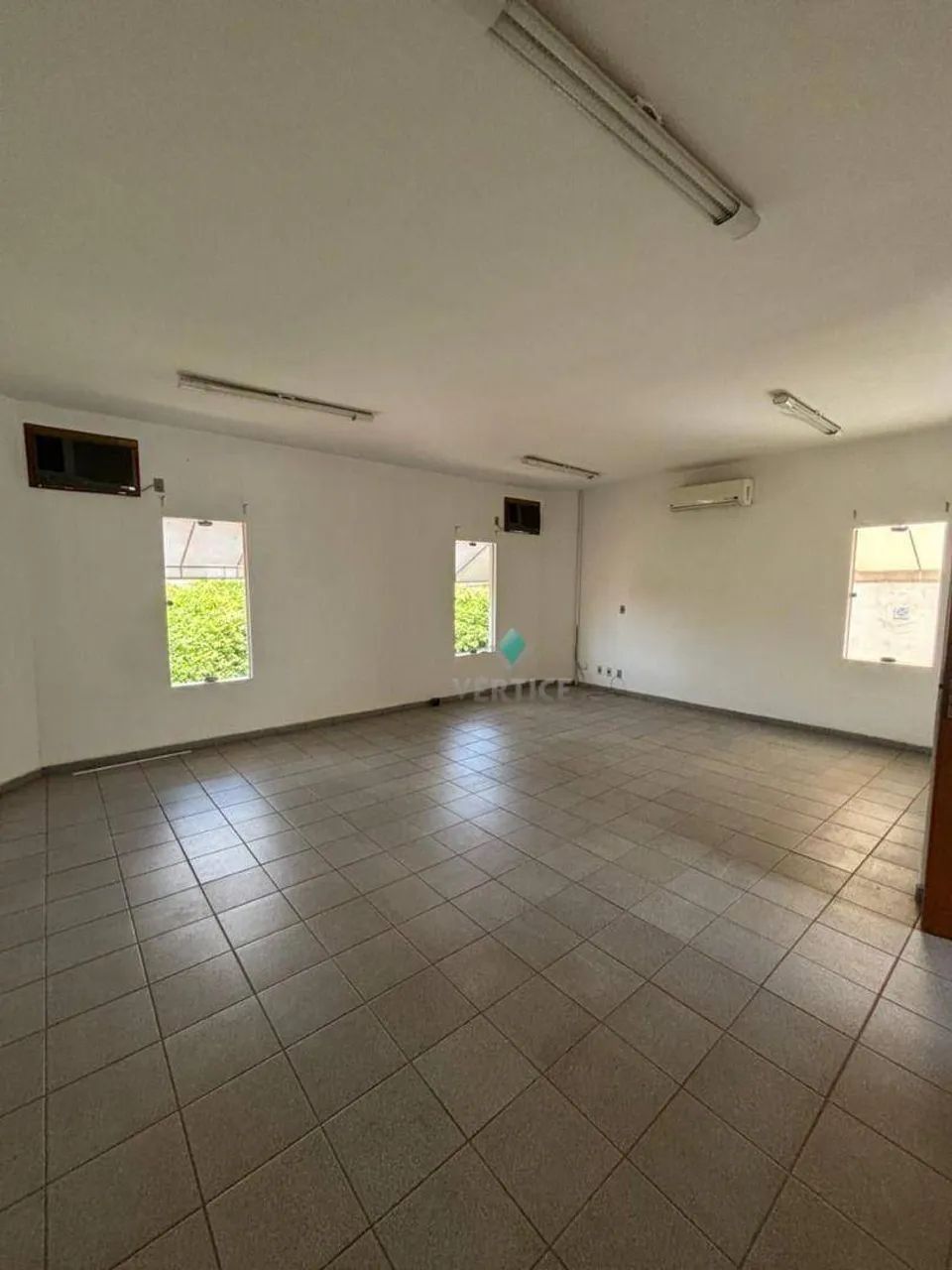 CASA COMERCIAL PARA LOCAÇÃO NA BOA VISTA COM 5 SALAS