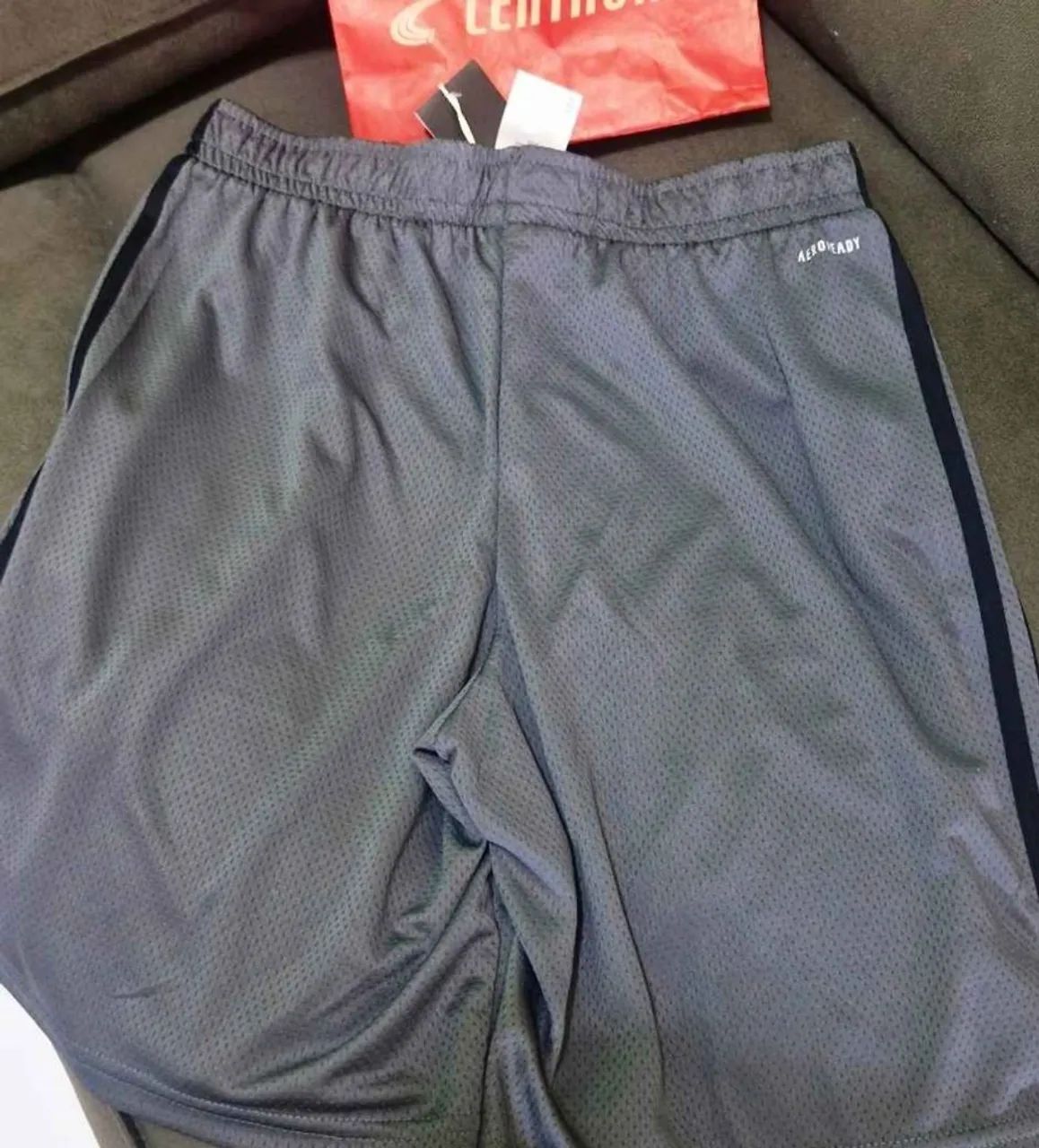 BERMUDA ADIDAS COMPRADA NO SHOPPING METRÓPOLE NOVA  - Foto 3
