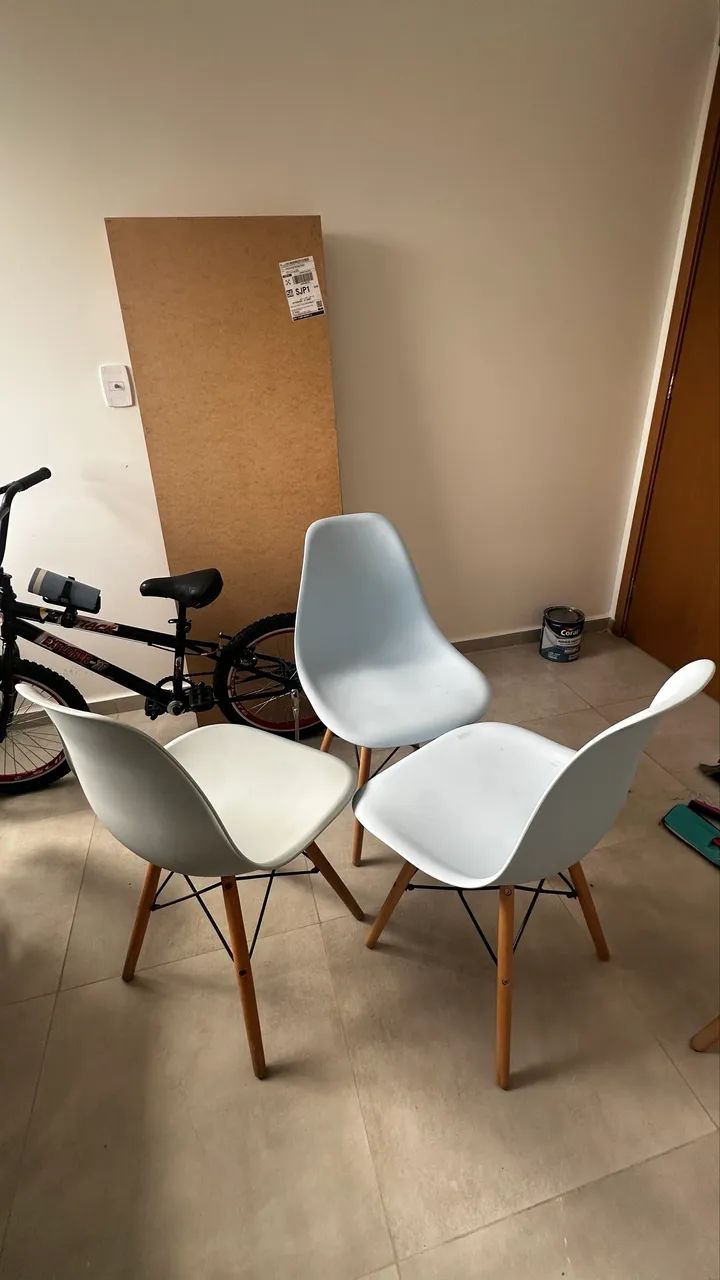 03 Cadeira Dkr charles Eames Eiffel wood Azul - Foto 2