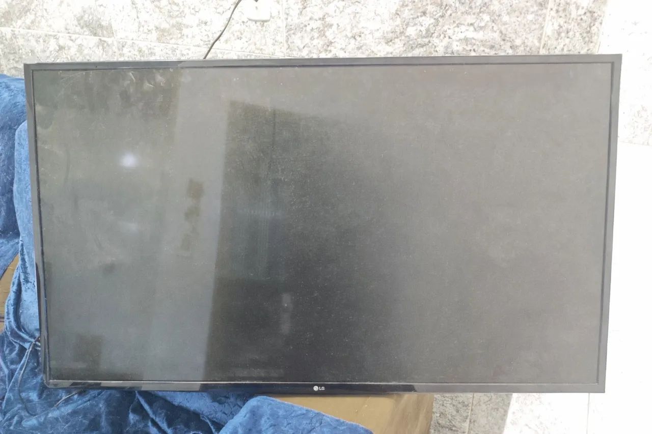 TV LG 49" Para conserto/remoção de peça 
