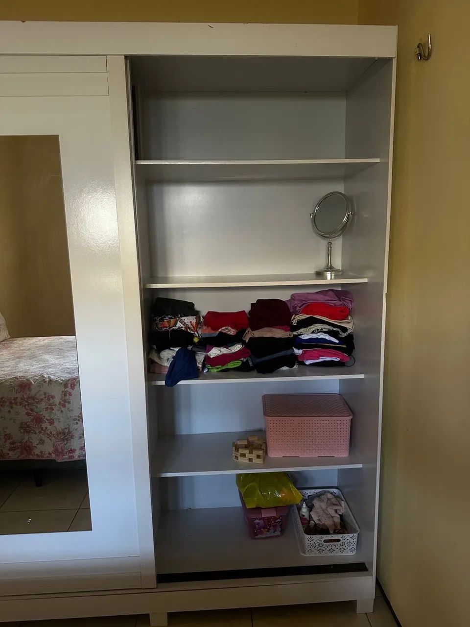 Guarda roupa duas portas com espelho  - Foto 2