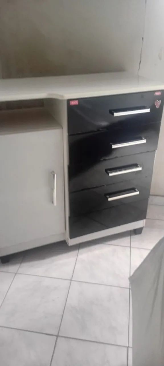 vendo cômoda 5 gavetas 200
