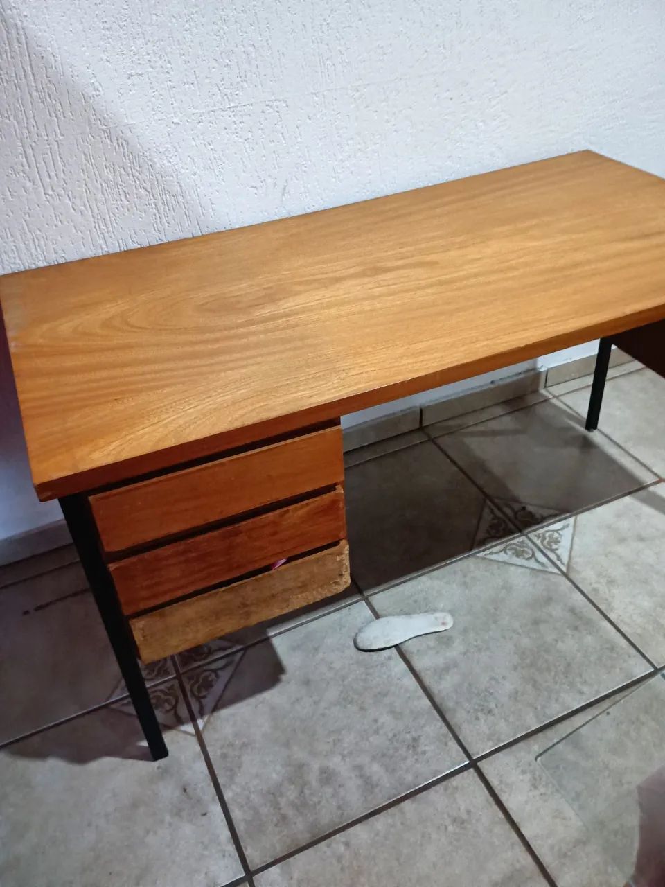 VENDO UMA MESA DE ESCRITÓRIO  - Foto 4