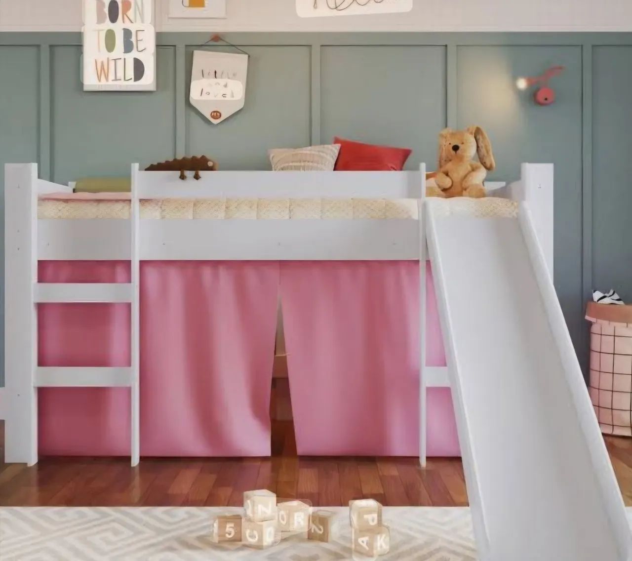 Cama Infantil Elevada com Escorregador, Escada, Cortina Roxa e Colchão