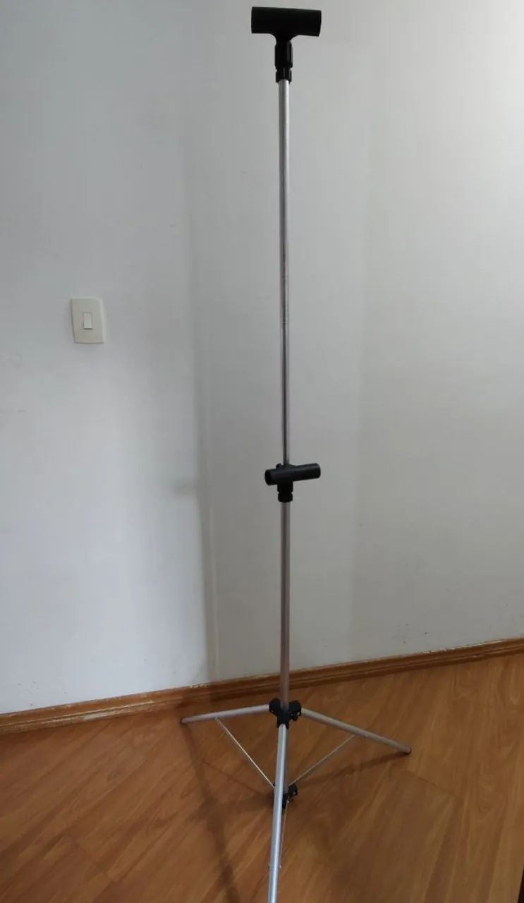 Tripé e tela para projetor - Foto 3