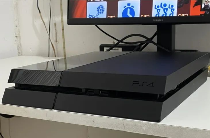 PS4 - 500GB 6 JOGOS E 2 CONTROLES