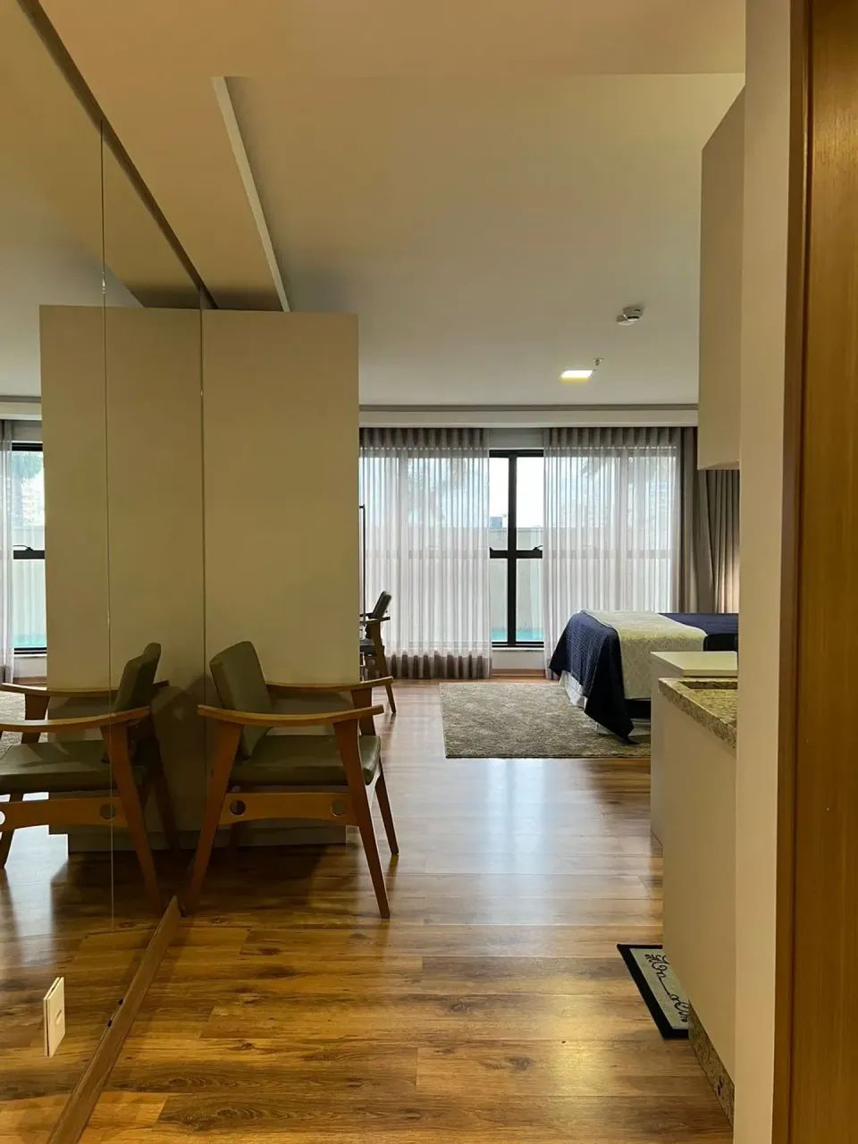 Flat Suíte Confortável com Cama Queen e Cozinha Americana - Foto 2