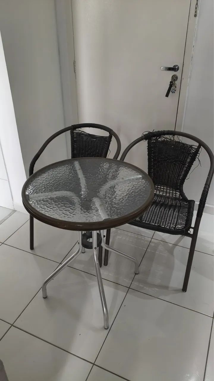 Mesa com duas cadeiras  - Foto 2