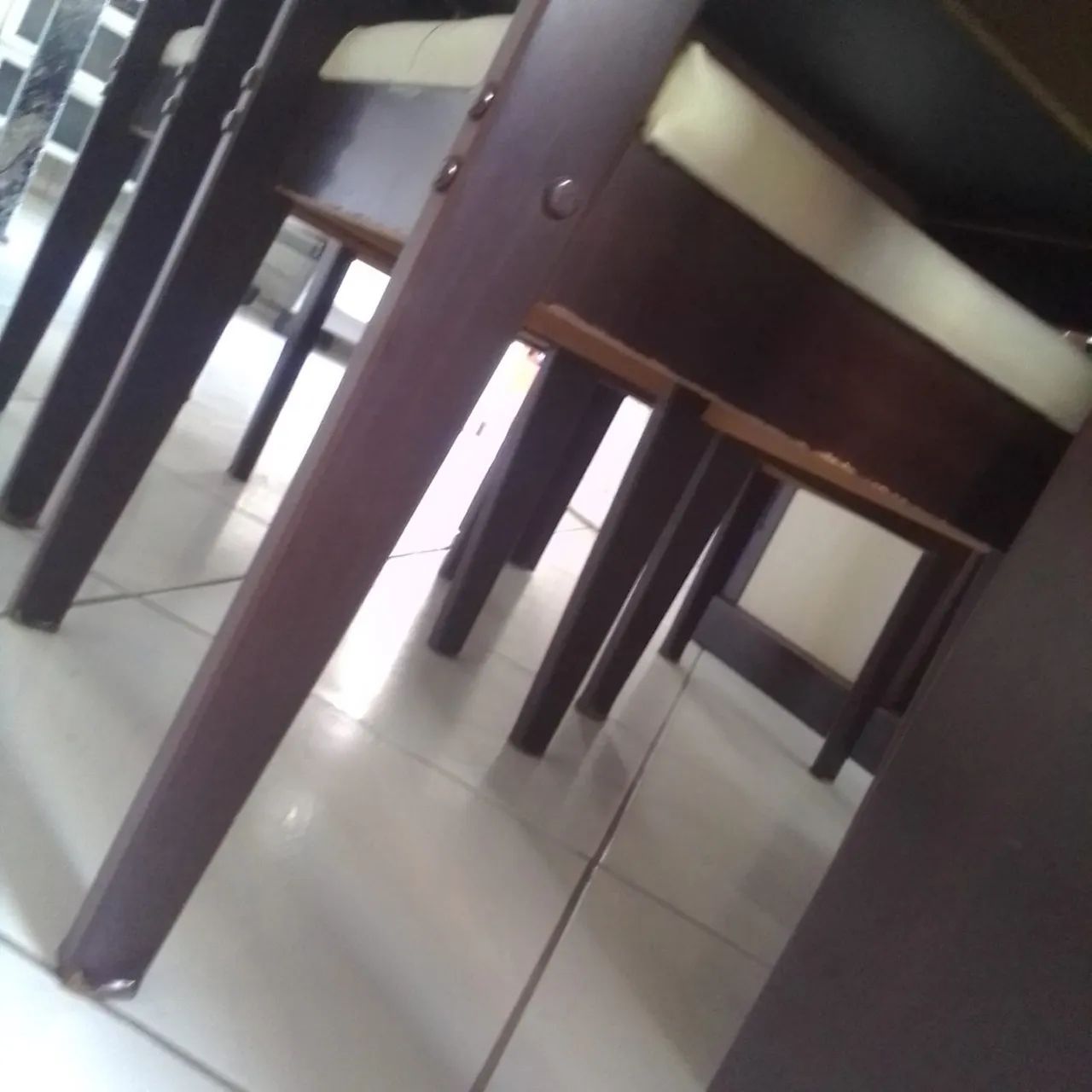 Mesa de madeira com 6 cadeiras  - Foto 3