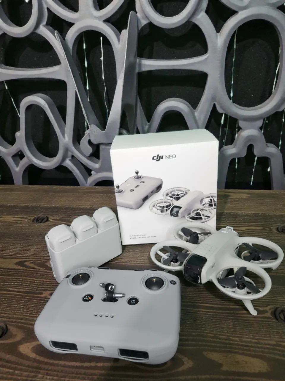 Drone Dji Neo Combo Plus Com 03 Baterias (Voa Até 10KM Distância) Com Controle Semi Novo