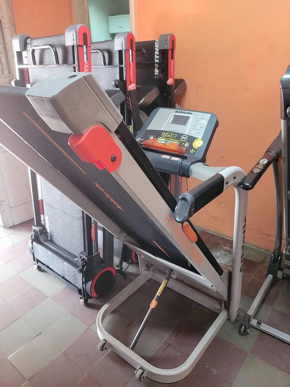 Esteira  athletic 550ee em estado de zero  - Foto 2