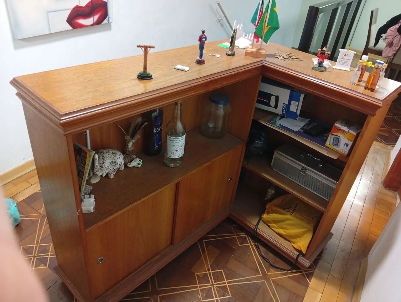 Barzinho de madeira com espelho - Foto 2