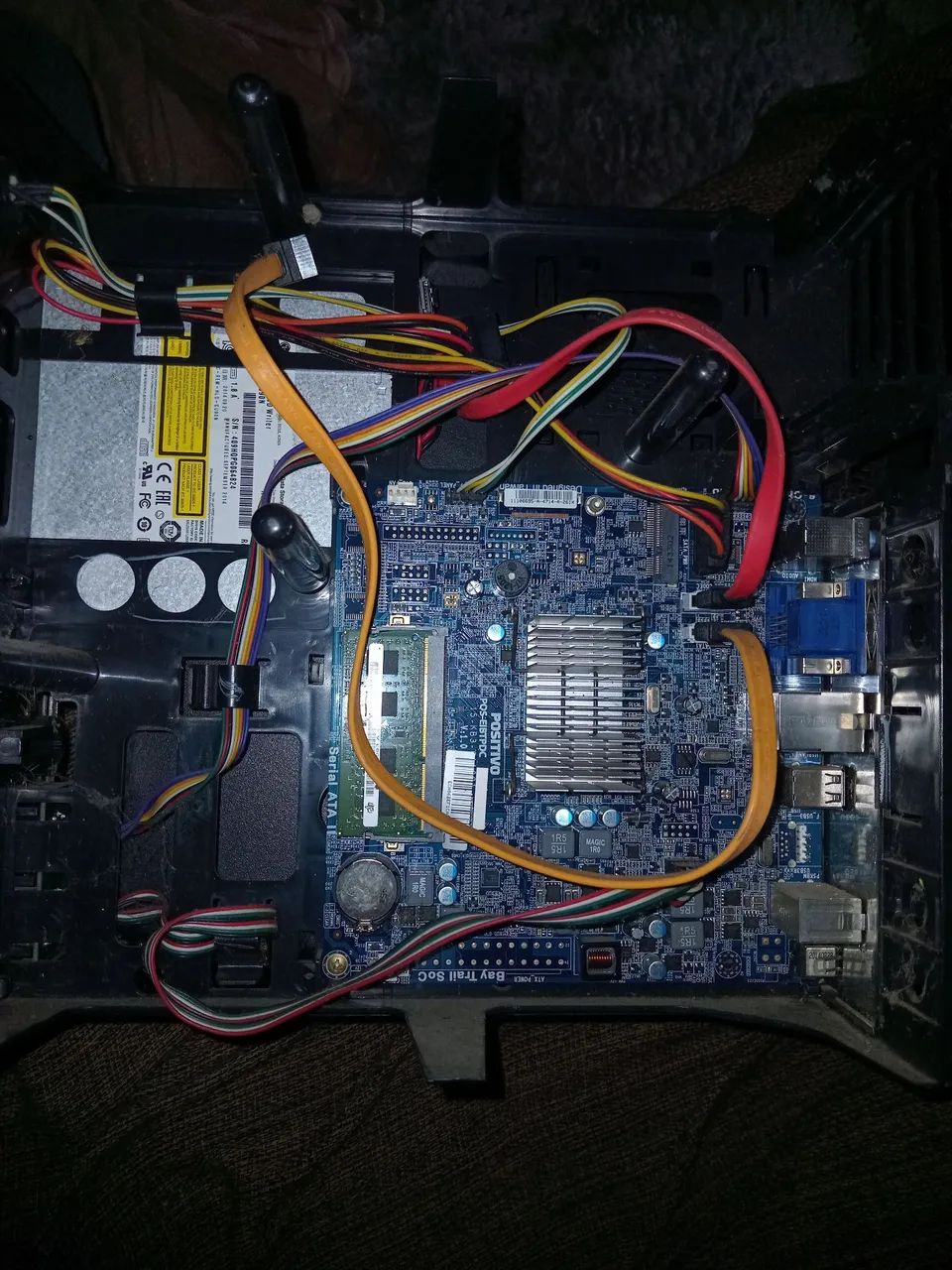 Mini PC positivo antigo  funcionando,porem sem hd - Foto 3