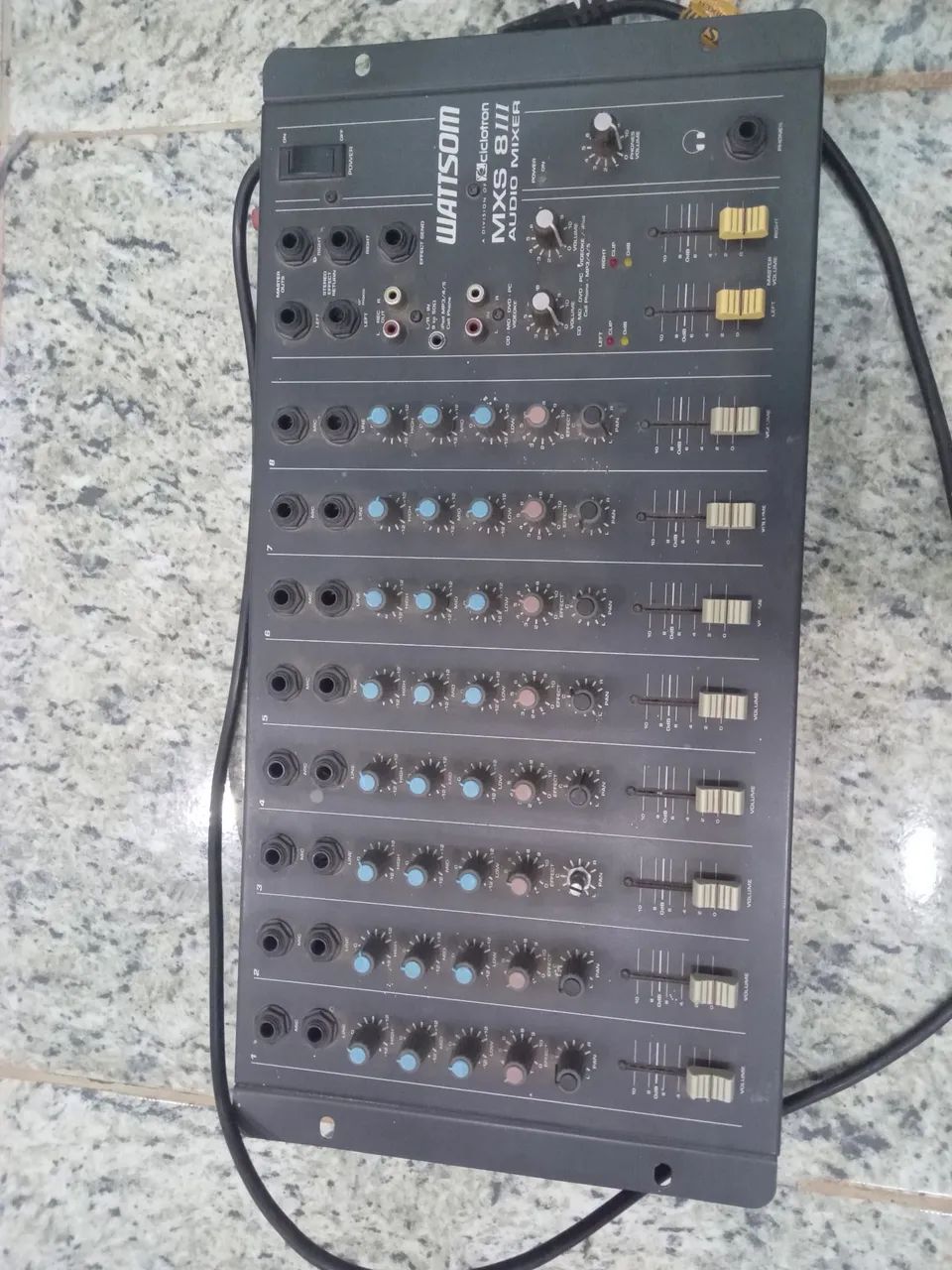 Mesa som Wattsom 8 canais 