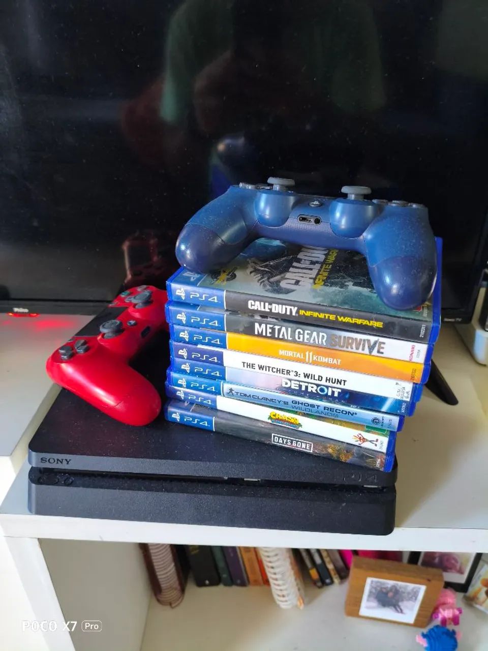 VENDO PS4 COM 8 JOGOS E DOIS CONTROLES!! - Foto 2