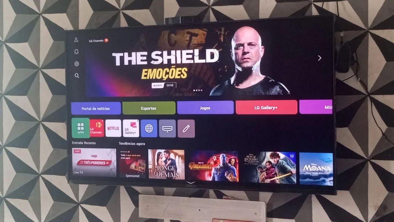 TV LG Smart 55polegadas 4k nova ainda no plástico sem menos 2.000$